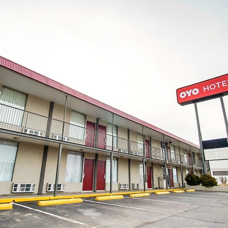 Oyo Hotel Hutchinson West 4Th Ave Buitenkant foto