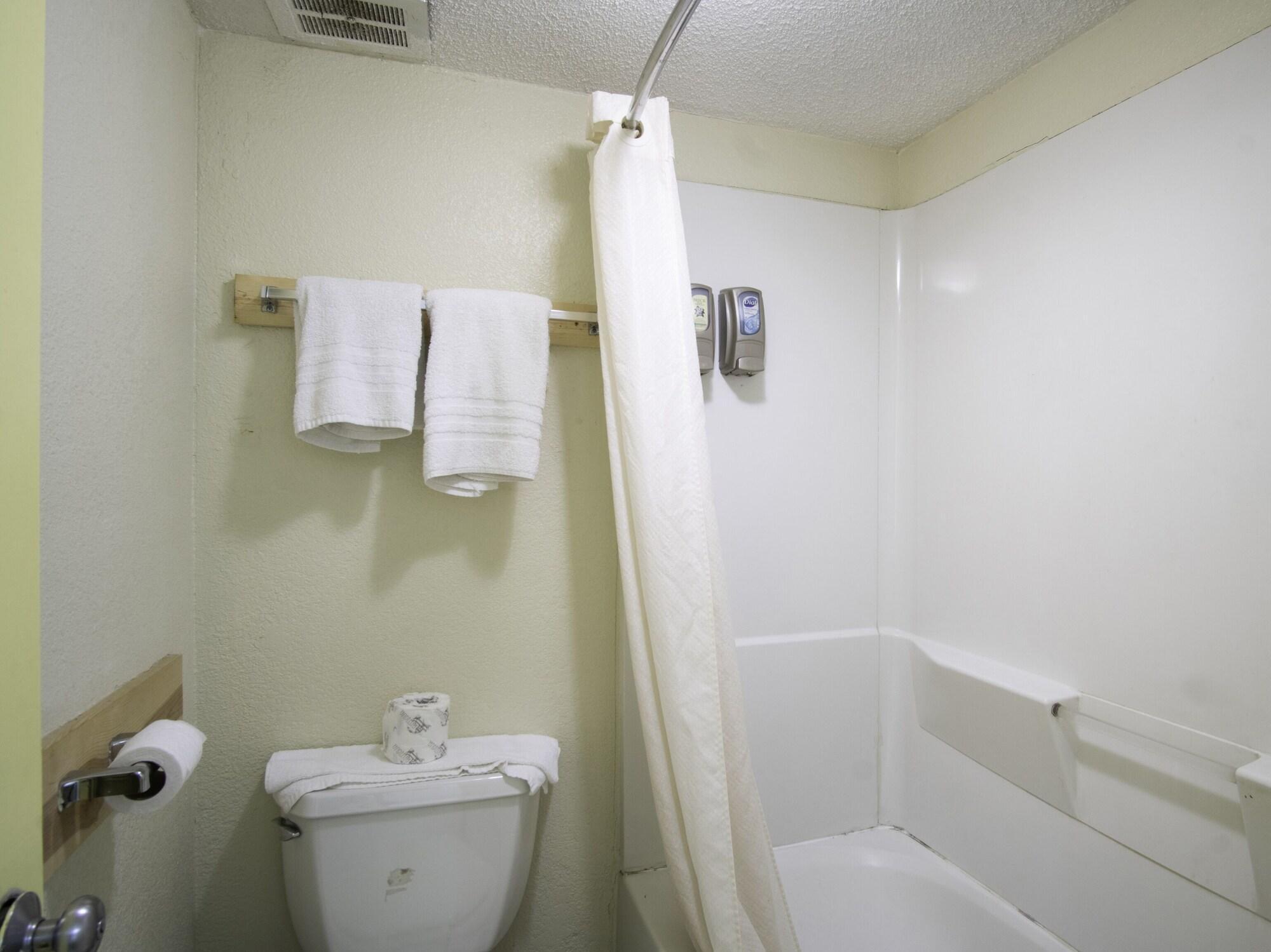 Oyo Hotel Hutchinson West 4Th Ave Buitenkant foto