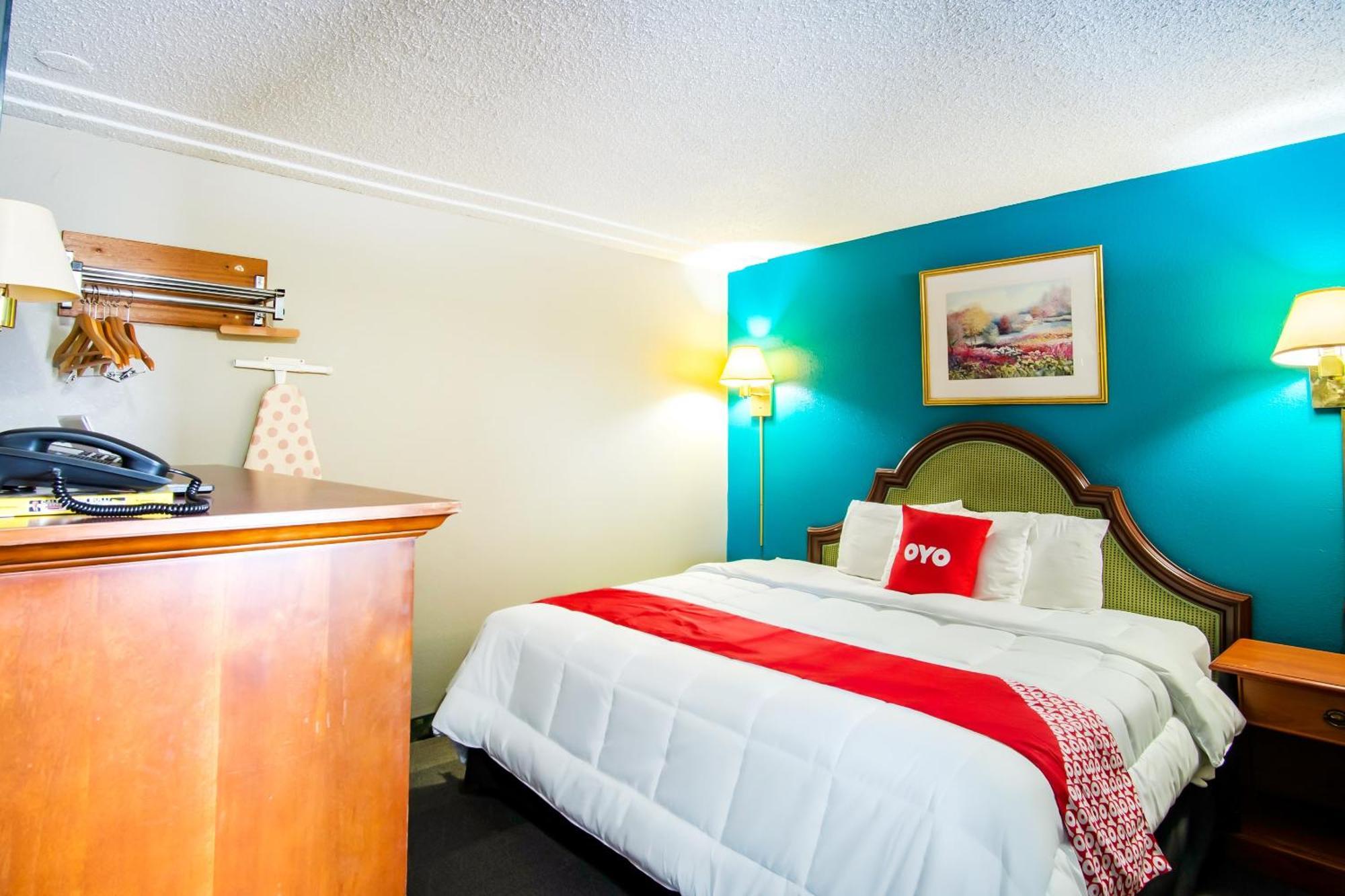 Oyo Hotel Hutchinson West 4Th Ave Buitenkant foto