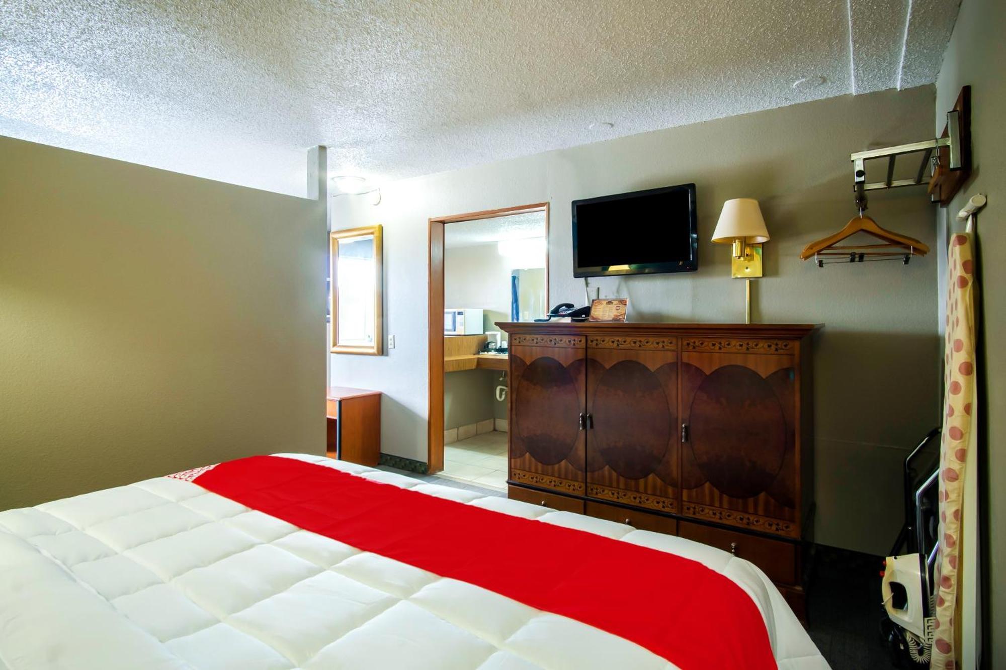 Oyo Hotel Hutchinson West 4Th Ave Buitenkant foto