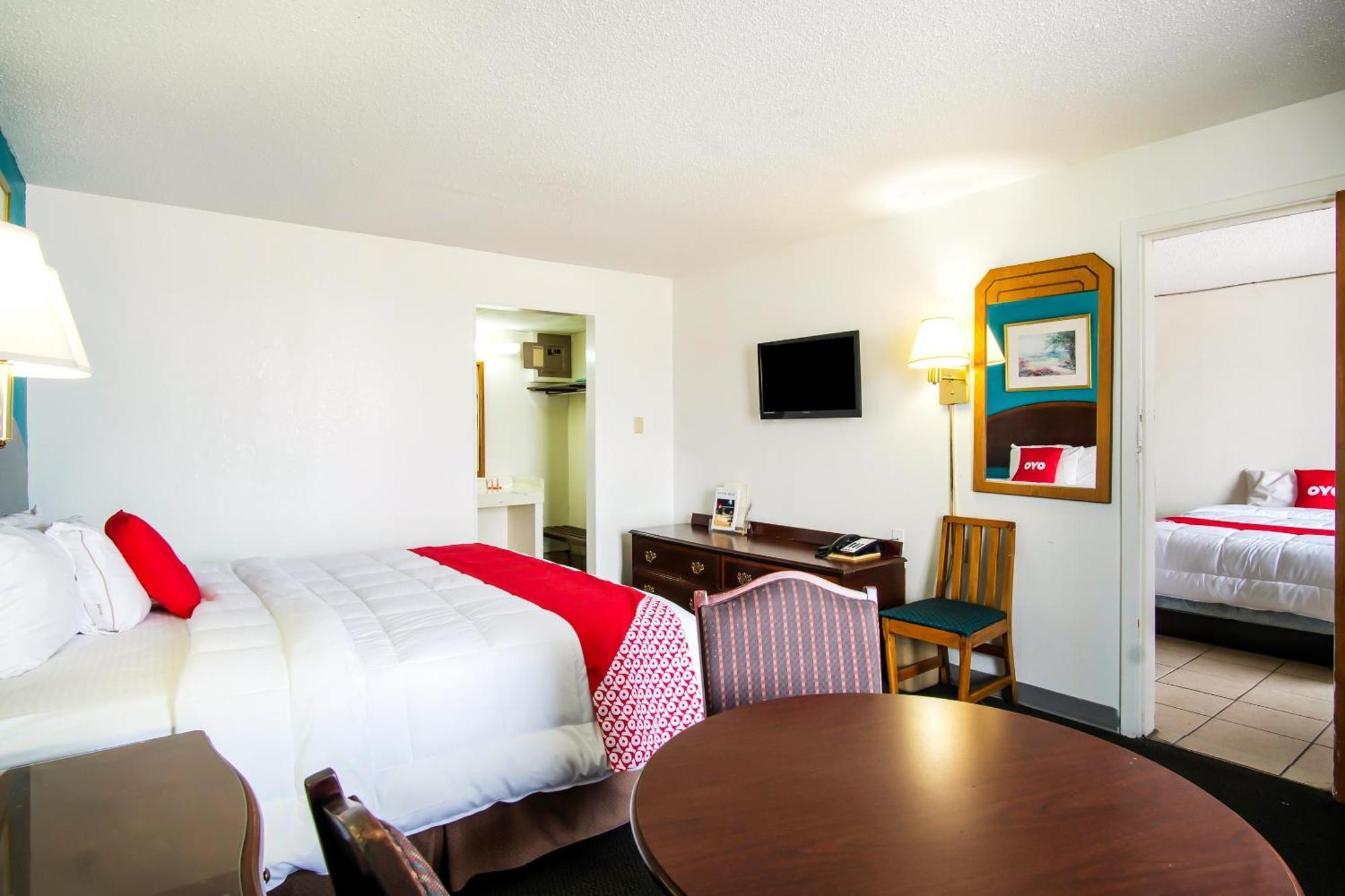 Oyo Hotel Hutchinson West 4Th Ave Buitenkant foto