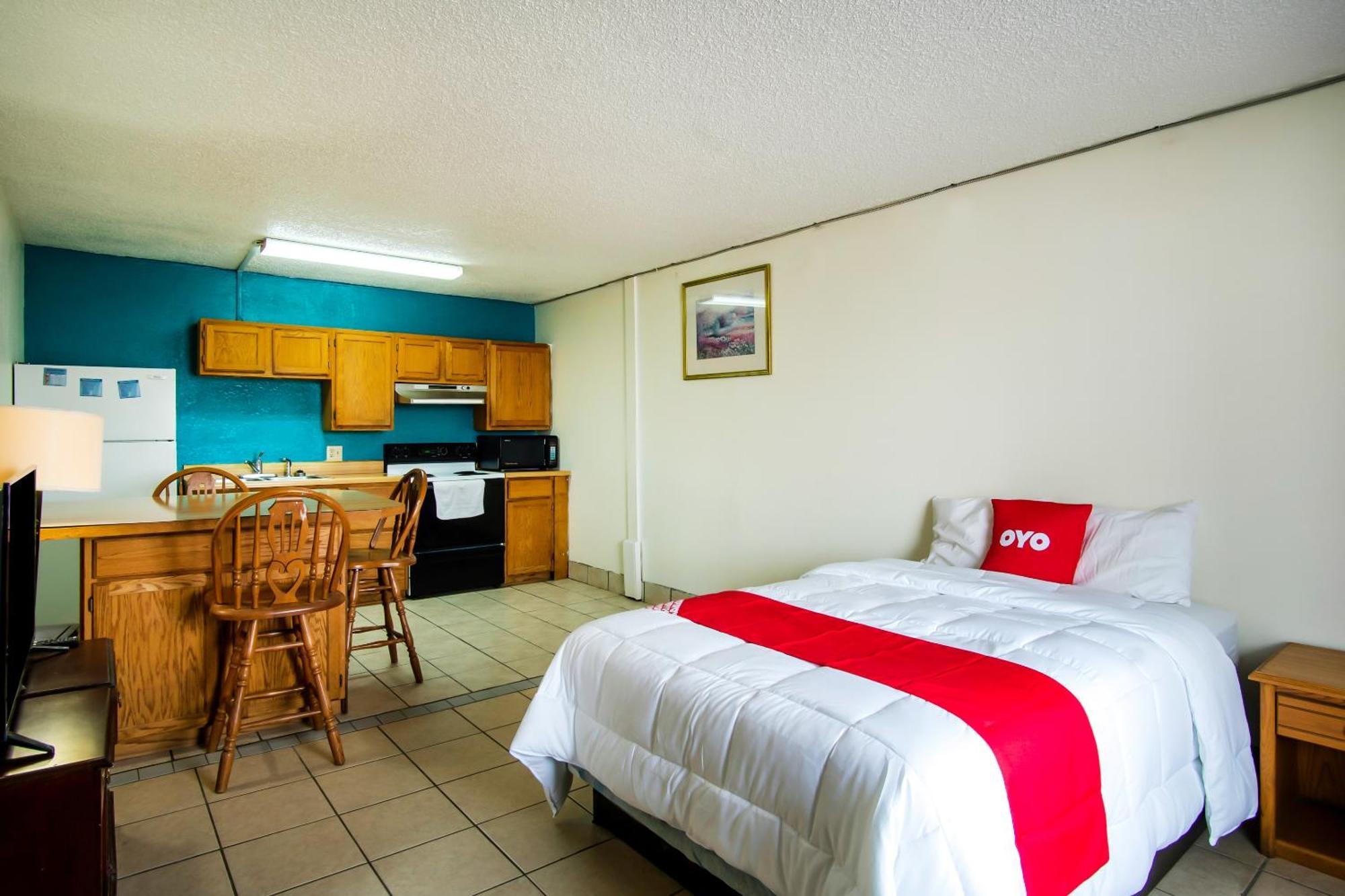 Oyo Hotel Hutchinson West 4Th Ave Buitenkant foto