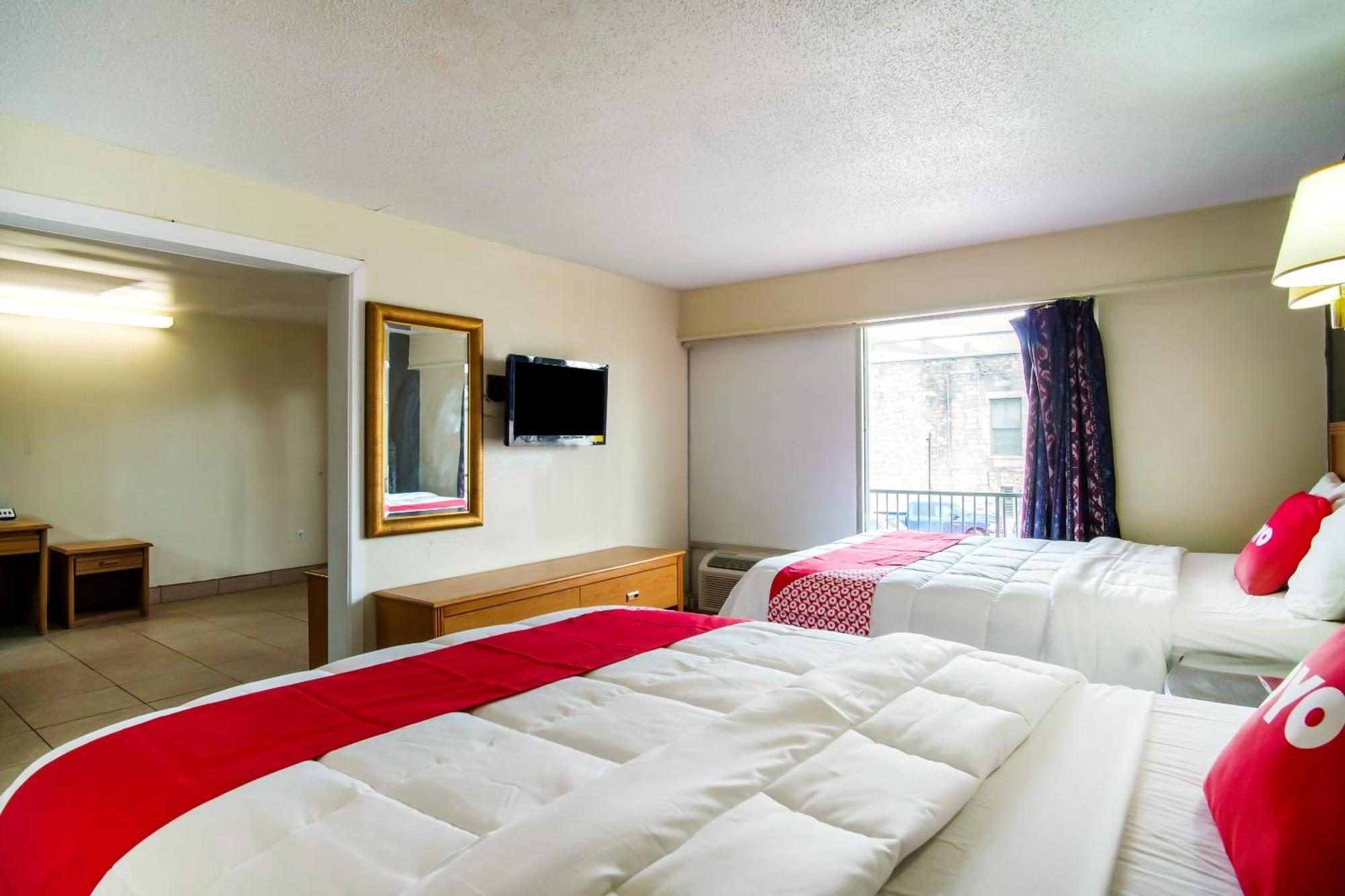 Oyo Hotel Hutchinson West 4Th Ave Buitenkant foto