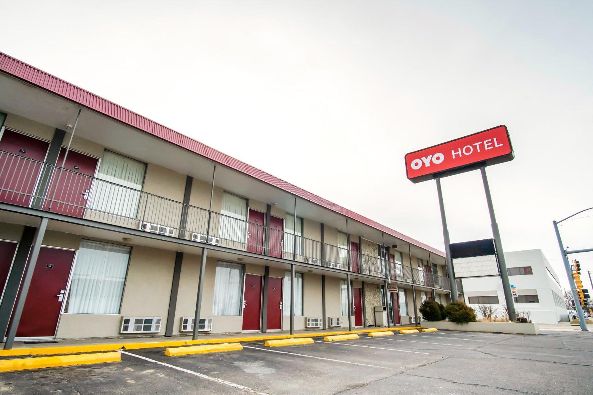 Oyo Hotel Hutchinson West 4Th Ave Buitenkant foto