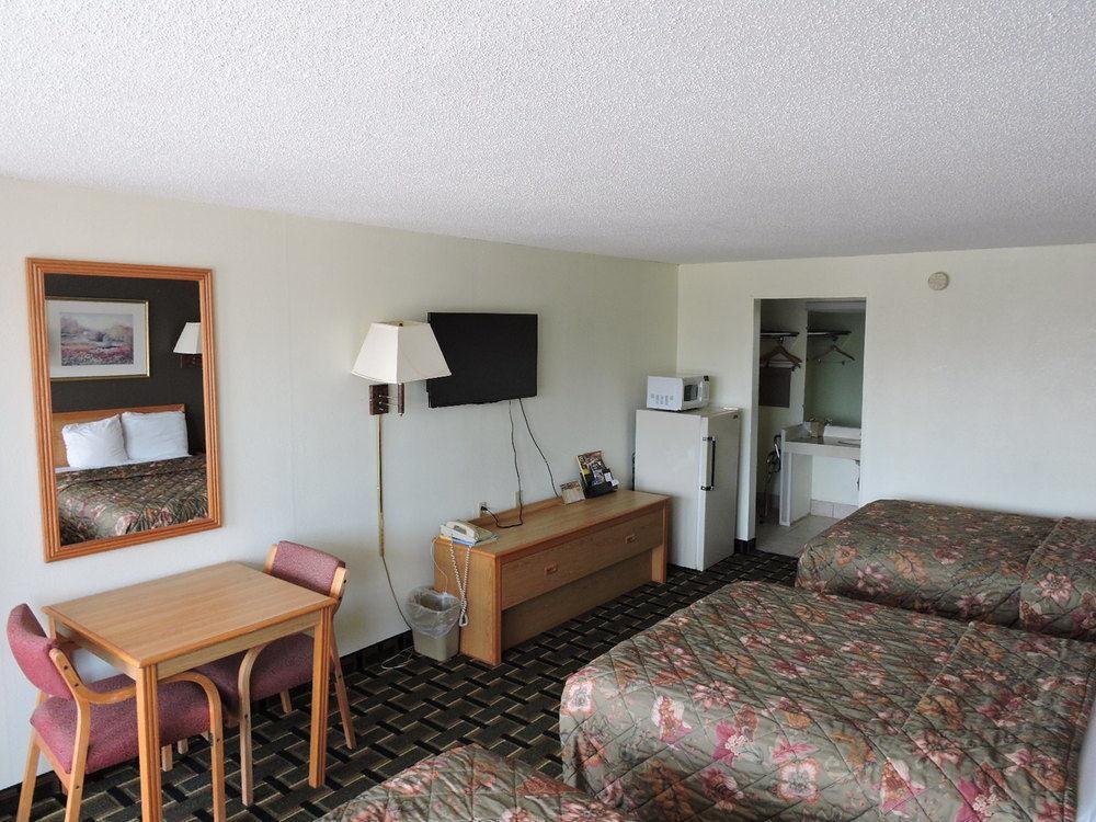 Oyo Hotel Hutchinson West 4Th Ave Buitenkant foto