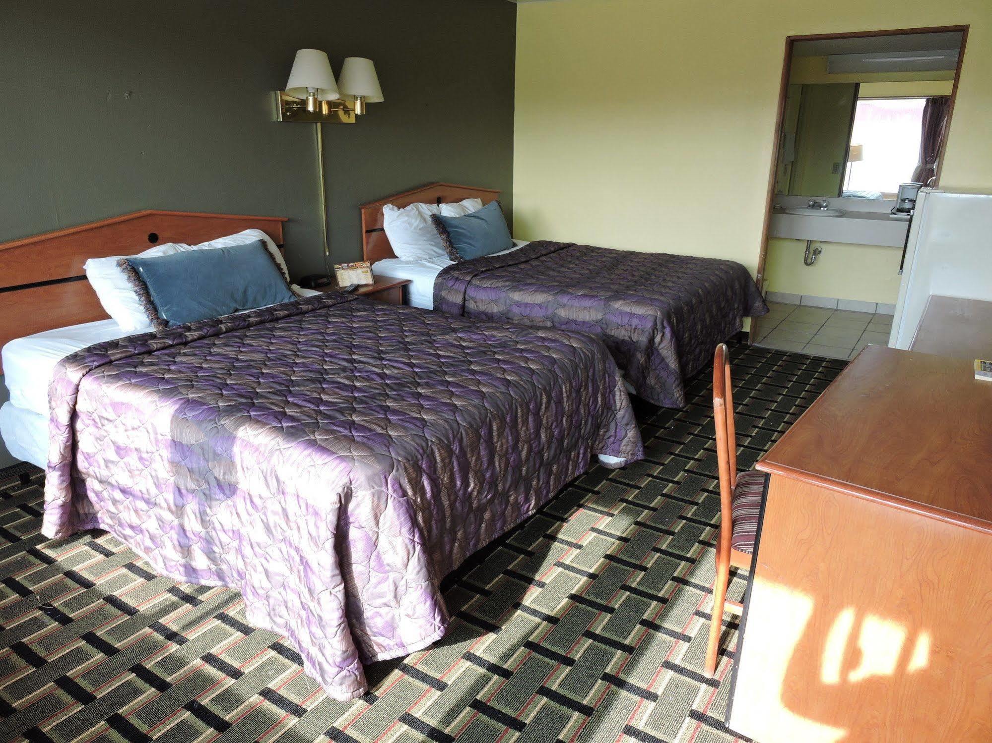 Oyo Hotel Hutchinson West 4Th Ave Buitenkant foto