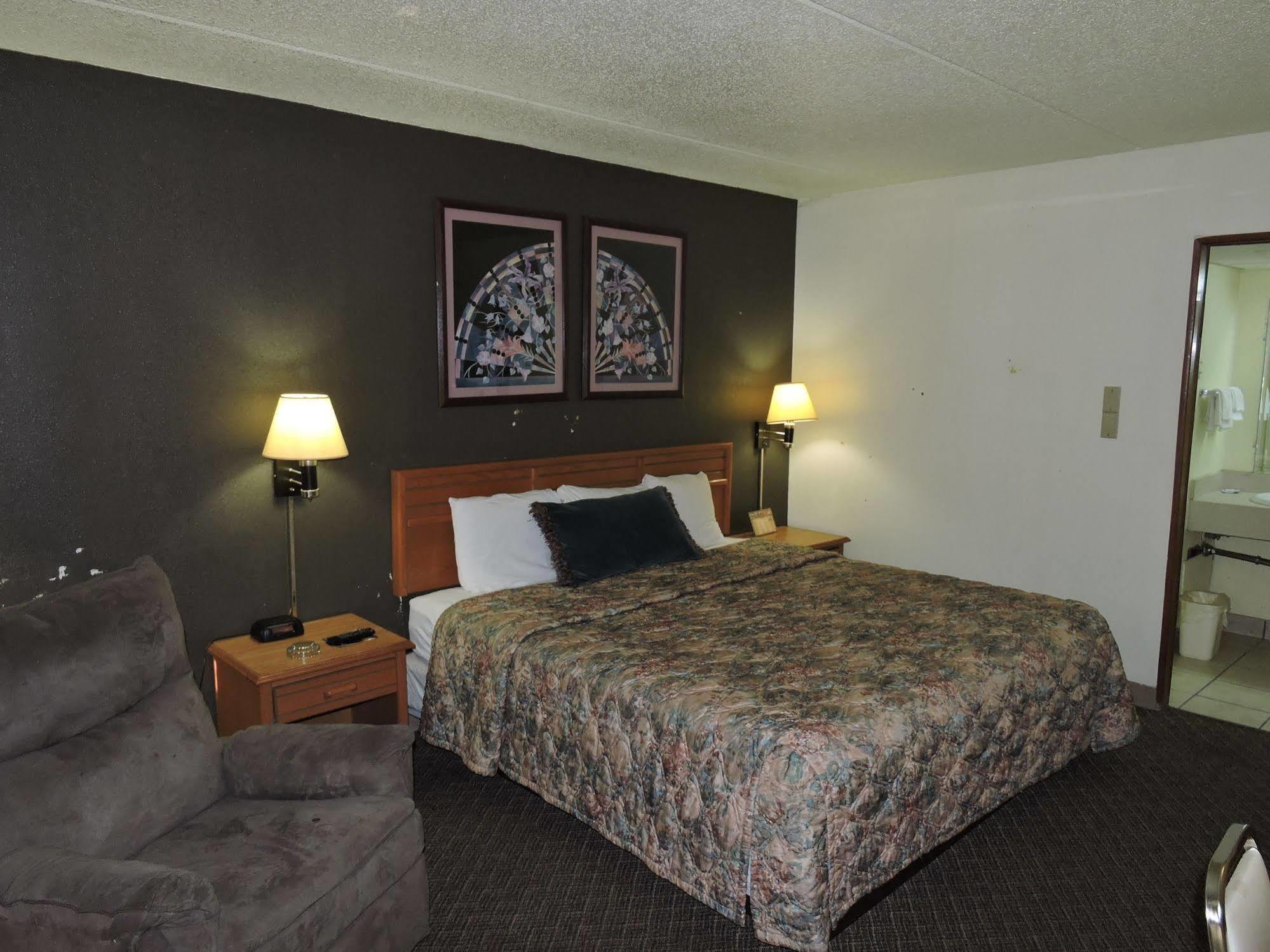 Oyo Hotel Hutchinson West 4Th Ave Buitenkant foto