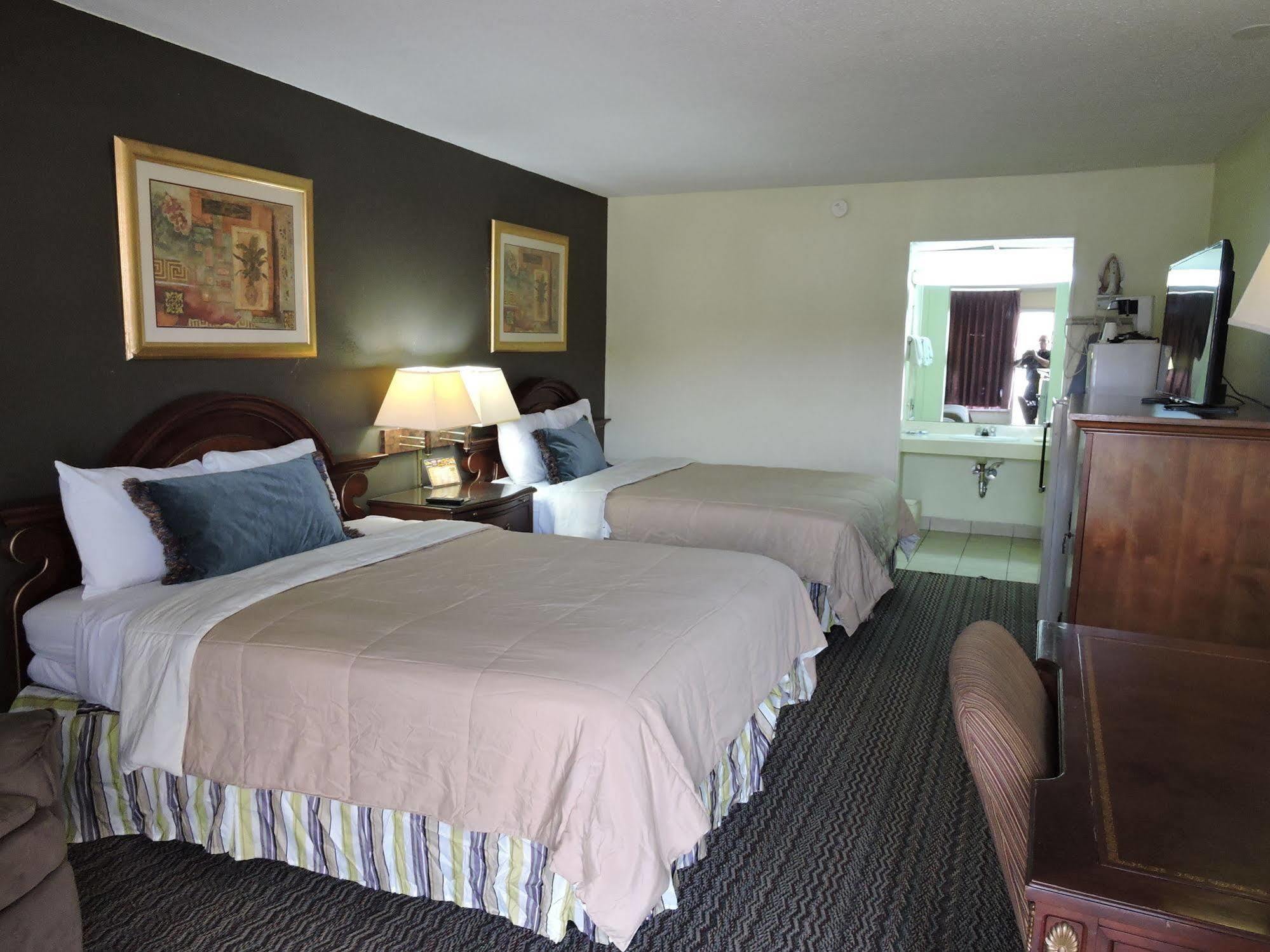 Oyo Hotel Hutchinson West 4Th Ave Buitenkant foto